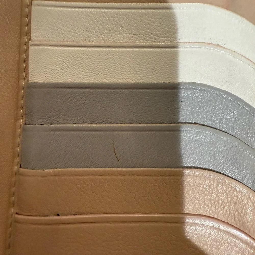 Salvatore Ferragamo Gancini leather beautiful dust rose wallet in chain  in EUC - Picture 9 of 16